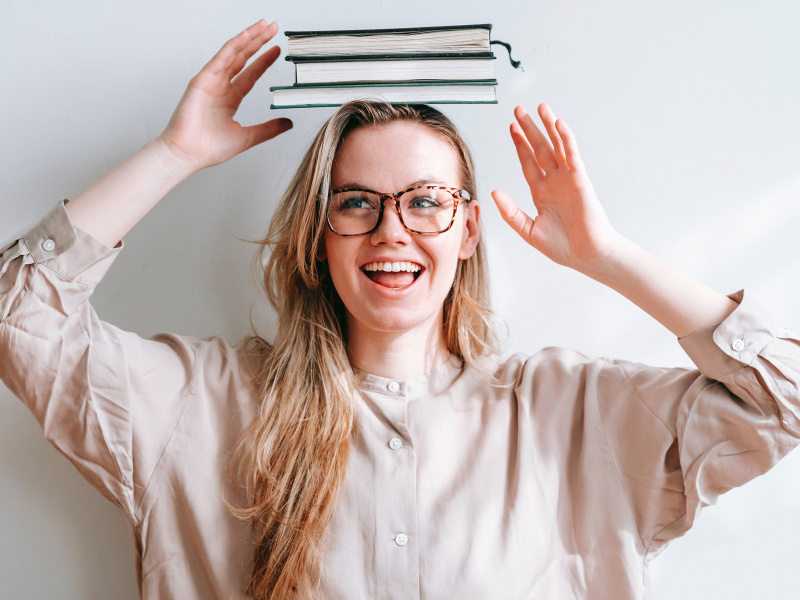 Découvrez des livres simples pour apprendre le français facilement et rapidement. Que vous soyez débutant ou avancé, vous trouverez le livre qui vous convient.