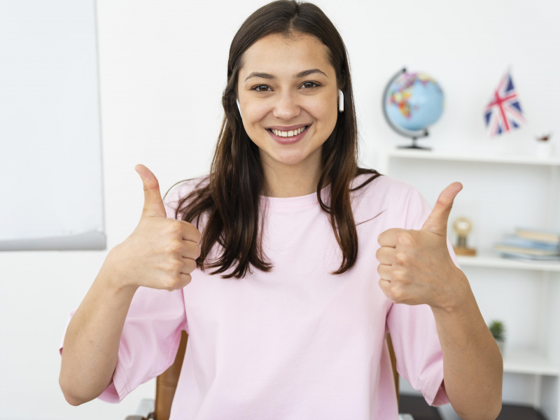 Jeune femme professeur d'anglais